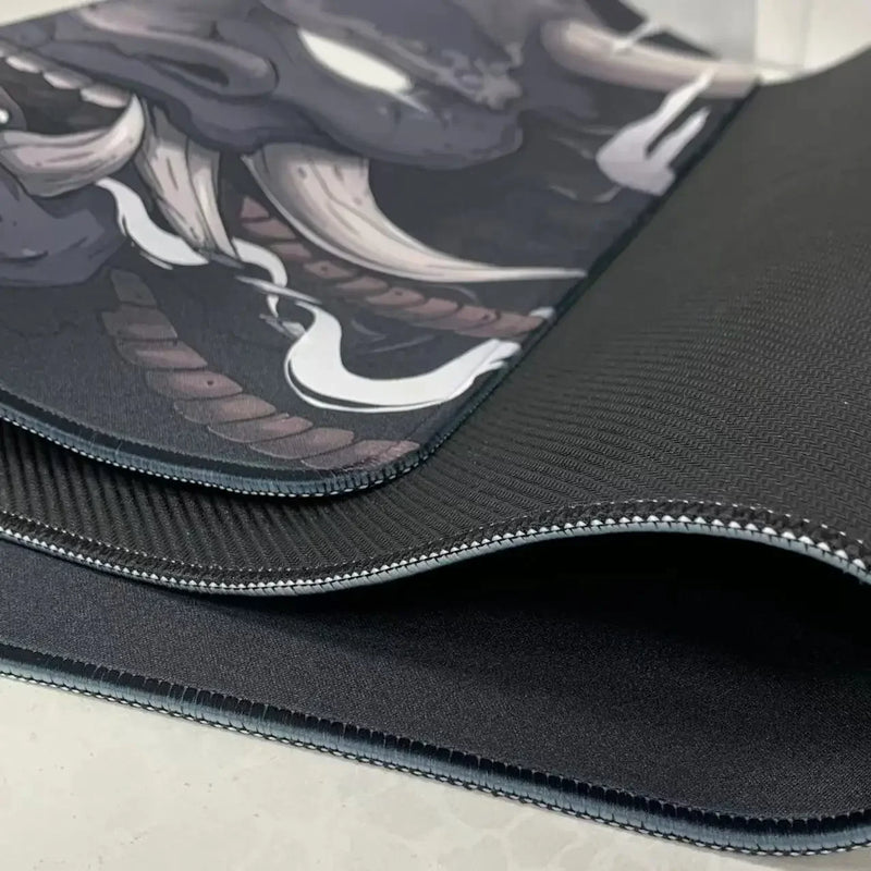 Mouse Pad Gamer Black Oni XXL 900x400 – Antiderrapante e Durável